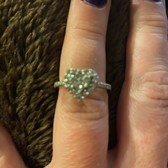 Size 7 cutie heart ring - Picture 3 of 8